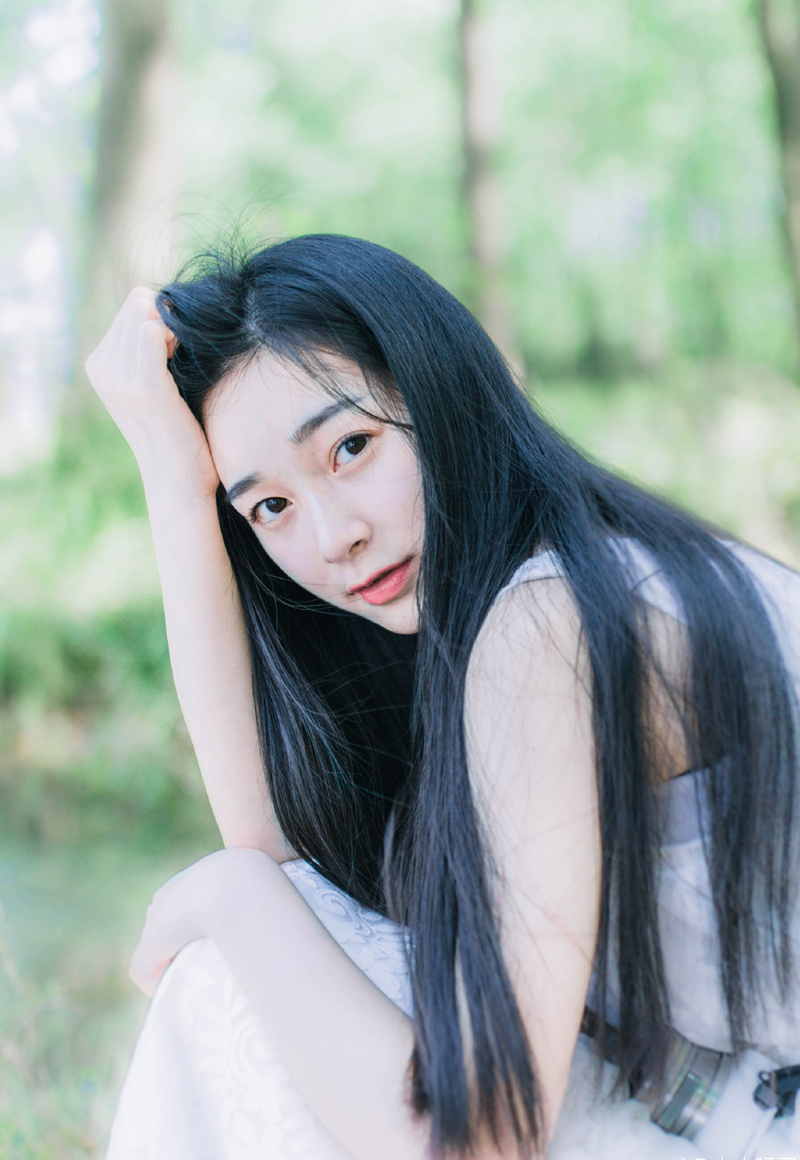 无尽的思念，无尽的等待！你可觉得，这清澈的岁月之流，似变成透明的凝冻。